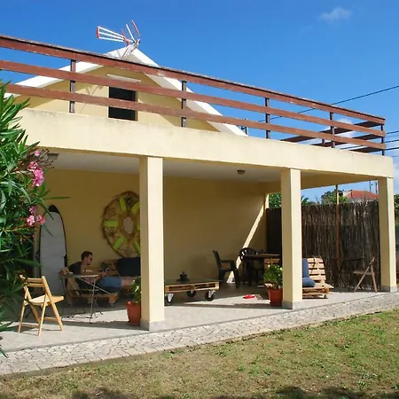 Country house Omassim Yoga Surf House Ribamar (Torres Vedras)